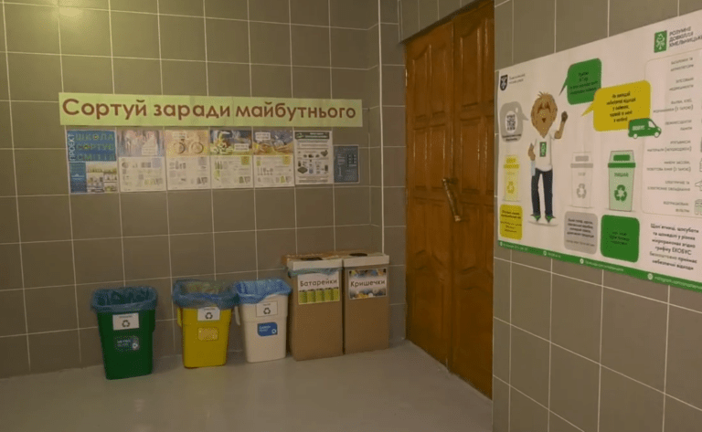 Хмельницьких школярів привчають сортувати сміття