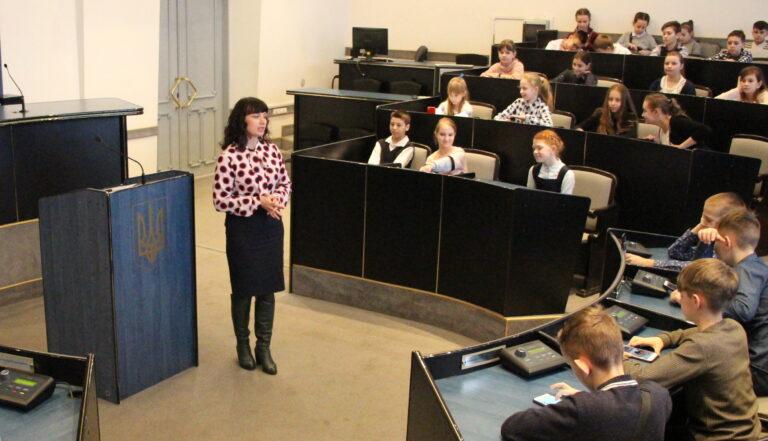 Для учнів НВО № 28 провели пізнавальну екскурсію міською радою