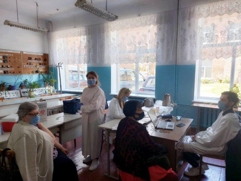 ВАКЦИНУЮТЬСЯ ХМЕЛЬНИЦЬКІ ОСВІТЯНИ