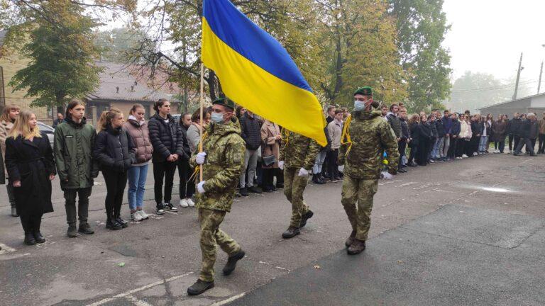 ГЕРОЇ НЕ ВМИРАЮТЬ. ВОНИ ЖИВУТЬ У НАШИХ ДУМАХ, У НАШІЙ ПАМ’ЯТІ, В НАШИХ СЕРЦЯХ…