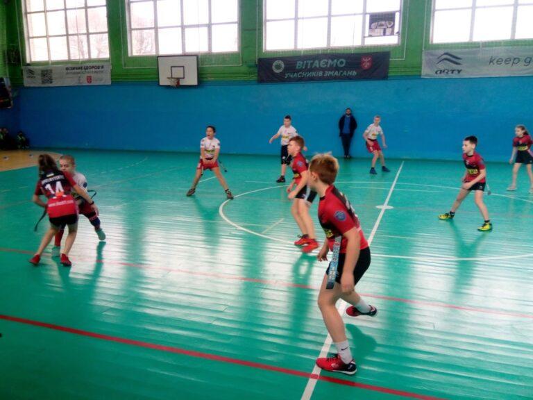 УЧНІВСЬКІ КОМАНДИ ЗМАГАЮТЬСЯ В ЧЕМПІОНАТІ З РЕГБІ-5