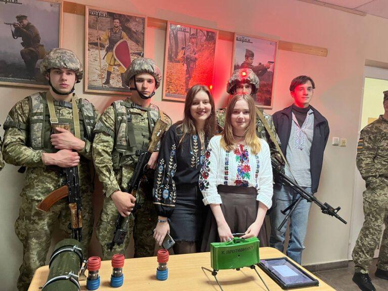 ПРИКОРДОННИКИ СТВОРИЛИ Й ПРЕДСТАВИЛИ КНИЖКОВУ СЕРІЮ «ШЛЯХ ДО ПЕРЕМОГИ»