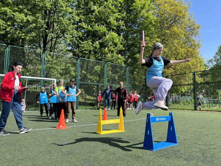 МІСЬКА ЛІГА ЗА ПРОГРАМОЮ «ДИТЯЧА ЛЕГКА АТЛЕТИКА IAAF»: ЯК ДІТИ ВЧАТЬСЯ РУХАТИСЯ ТА ЗМАГАТИСЯ
