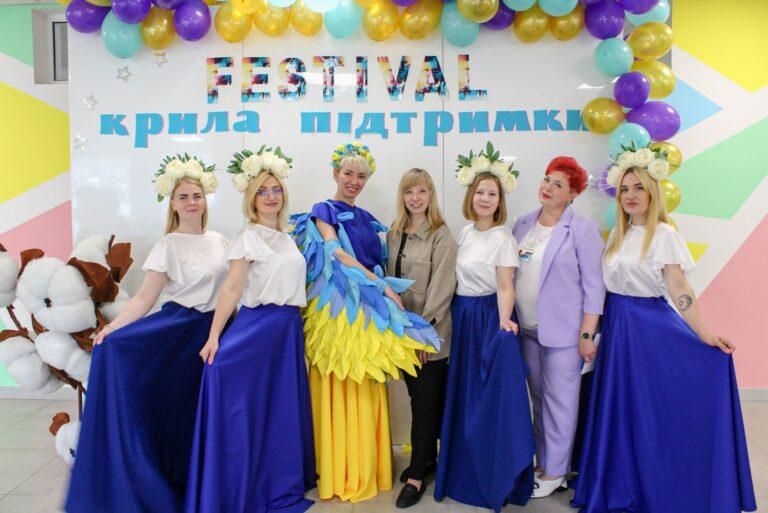 ХМЕЛЬНИЦЬКІ ОСВІТЯНИ ОТРИМАЛИ «КРИЛА ПІДТРИМКИ»