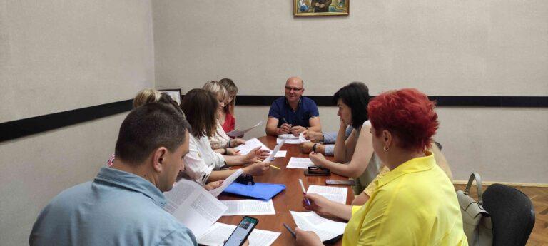 27 КРАЩИХ ПЕДАГОГІВ ГРОМАДИ ОТРИМАЮТЬ ПЕРСОНАЛЬНІ ПРЕМІЇ МІСЬКОЇ РАДИ