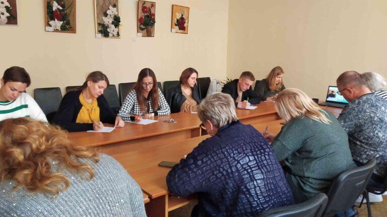 ХМЕЛЬНИЦЬКІ ПЕДАГОГИ ДОЛУЧИЛИСЯ ДО НАПИСАННЯ ДИКТАНТУ НАЦІОНАЛЬНОЇ ЄДНОСТИ