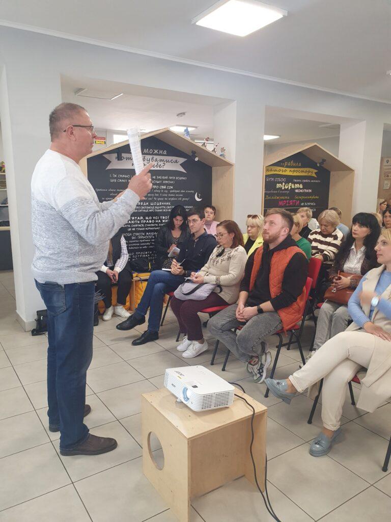 ЗАСТУПНИКИ ДИРЕКТОРІВ З ВИХОВНОЇ РОБОТИ НАПРАЦЬОВУВАЛИ ШЛЯХИ ПОСИЛЕННЯ ПАТРІОТИЧНОГО ВИХОВАННЯ МОЛОДІ