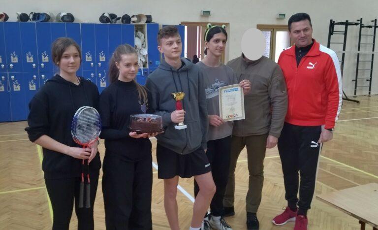 ЧЕМПІОНАМИ СЕРЕД БАДМІНТОНІСТІВ СТАРШОЇ ВІКОВОЇ ГРУПИ СТАЛИ УЧНІ СЗОШ №12
