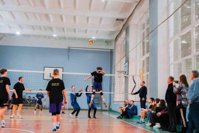 РОЗПОЧАЛИСЯ ЗМАГАННЯ З ВОЛЕЙБОЛУ СЕРЕД ШКОЛЯРІВ ГРОМАДИ