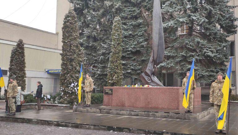 ХМЕЛЬНИЦЬКИЙ ВШАНОВУЄ ПАМ’ЯТЬ ГЕРОЇВ НЕБЕСНОЇ СОТНІ