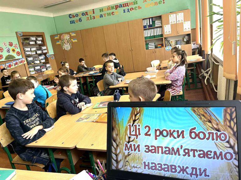 ВІДБУВСЯ ЄДИНИЙ УРОК, ПРИУРОЧЕНИЙ 2-Й РІЧНИЦІ ПОВНОМАСШТАБНОГО ВТОРГНЕННЯ РАШИСТІВ В УКРАЇНУ