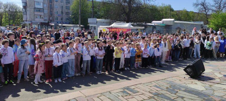У ПРИВАТНОМУ ЛІЦЕЇ «МОЇ ОБРІЇ» ВІДБУВСЯ ФЕСТИВАЛЬ: «БОРЩ ЄДНАННЯ: ЛЮБОВ, ТРАДИЦІЇ, ПЕРЕМОГА!»
