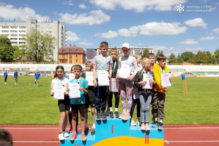 ЮНІ ЛЕГКОАТЛЕТИ ГРОМАДИ КРОКУЮТЬ ДО ПЕРЕМОГ