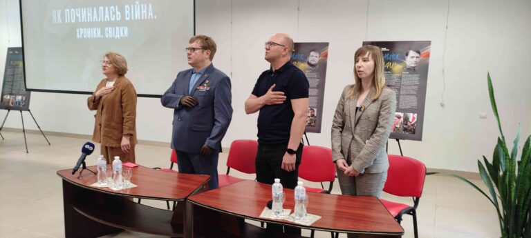 ГЕРОЙ УКРАЇНИ ВОЛОДИМИР ЖЕМЧУГОВ ЗУСТРІВСЯ З ХМЕЛЬНИЦЬКИМИ ПЕДАГОГАМИ