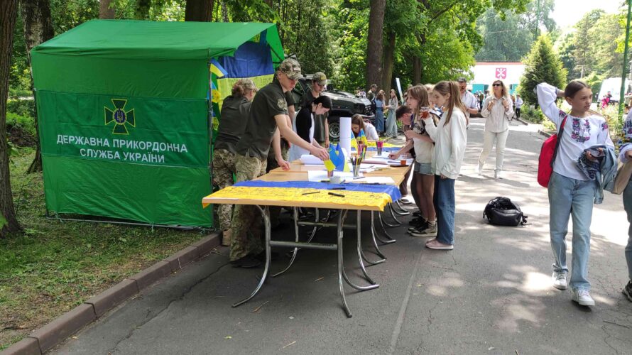 ДЕНЬ ГЕРОЇВ – СВЯТО МУЖНОСТІ ТА ПАТРІОТИЗМУ В ХМЕЛЬНИЦЬКОМУ