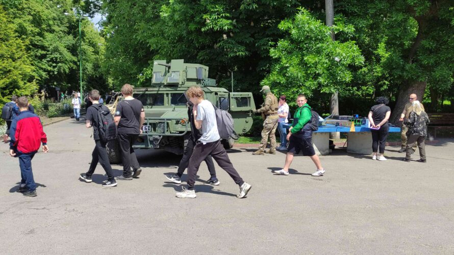 ДЕНЬ ГЕРОЇВ – СВЯТО МУЖНОСТІ ТА ПАТРІОТИЗМУ В ХМЕЛЬНИЦЬКОМУ