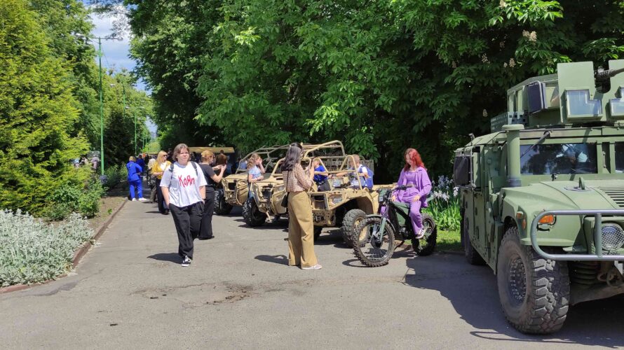 ДЕНЬ ГЕРОЇВ – СВЯТО МУЖНОСТІ ТА ПАТРІОТИЗМУ В ХМЕЛЬНИЦЬКОМУ