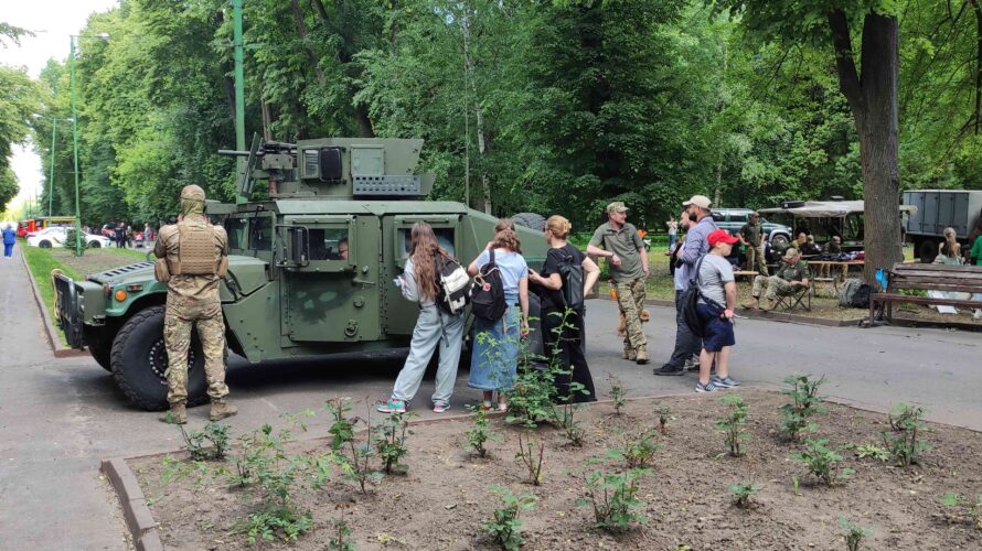 ДЕНЬ ГЕРОЇВ – СВЯТО МУЖНОСТІ ТА ПАТРІОТИЗМУ В ХМЕЛЬНИЦЬКОМУ