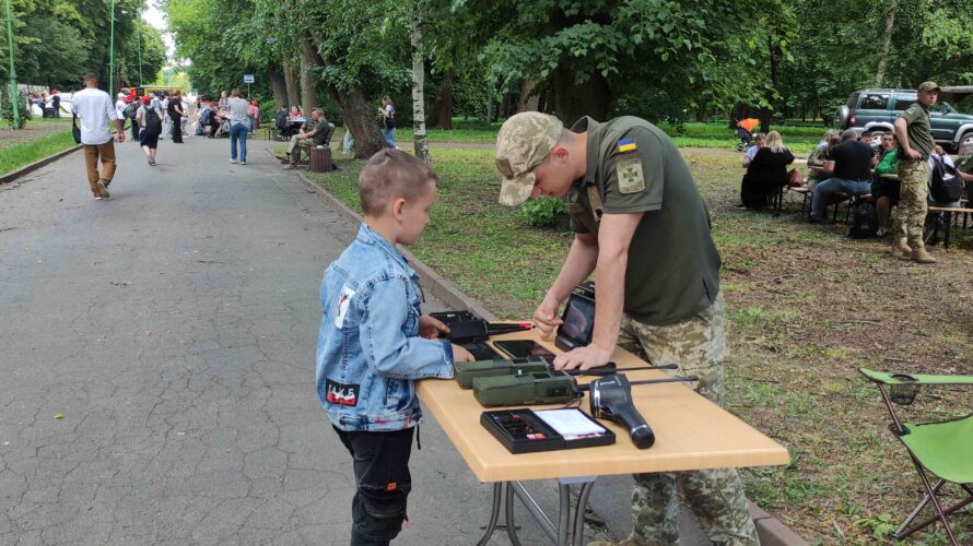 ДЕНЬ ГЕРОЇВ – СВЯТО МУЖНОСТІ ТА ПАТРІОТИЗМУ В ХМЕЛЬНИЦЬКОМУ