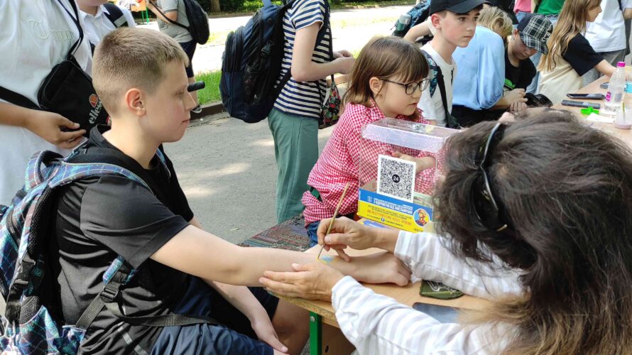 ДЕНЬ ГЕРОЇВ – СВЯТО МУЖНОСТІ ТА ПАТРІОТИЗМУ В ХМЕЛЬНИЦЬКОМУ