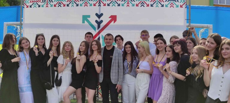 «УСПІШНІ ЛЮДИ ЗАВЖДИ ПРОХОДЯТЬ ТЕРНИСТУ ДОРОГУ…»