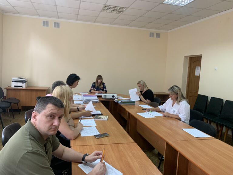 КРАЩІ ПЕДАГОГИ ГРОМАДИ ОТРИМАЮТЬ ПЕРСОНАЛЬНІ ПРЕМІЇ