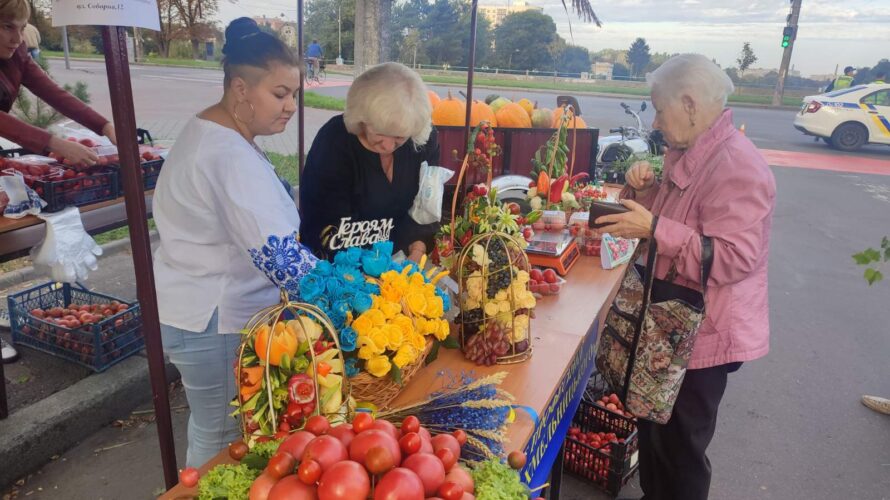 І ОСВІТЯНИ ЯРМАРКУЮТЬ У ДЕНЬ МІСТА