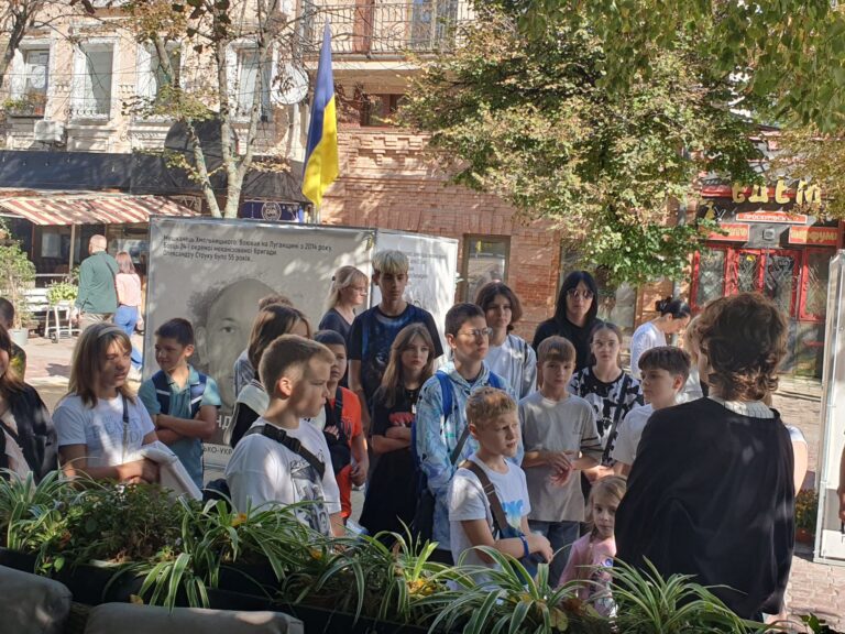 ПОДОРОЖ КРІЗЬ ЧАС. ЮНІ ХМЕЛЬНИЧАНИ ВІДКРИВАЮТЬ ТАЄМНИЦІ РІДНОГО МІСТА