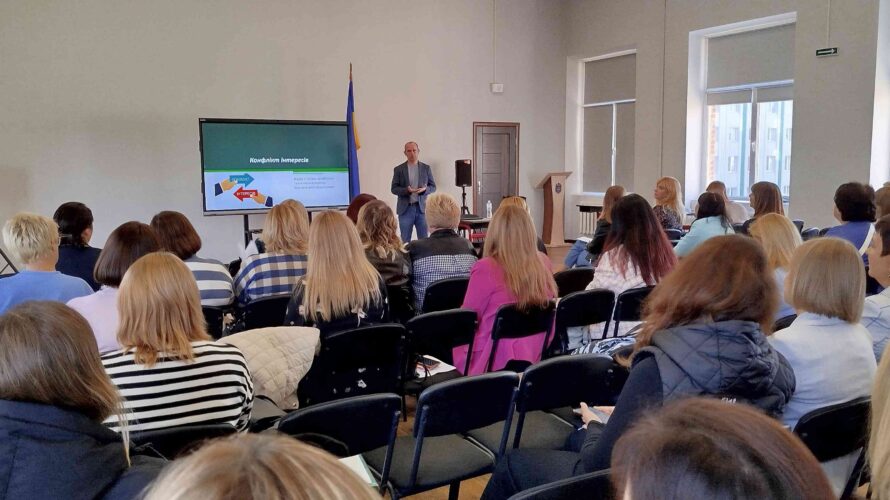 КЕРІВНИКИ ЗАКЛАДІВ ОСВІТИ ГРОМАДИ ОЗБРОЮЮТЬСЯ ПРОТИ КОНФЛІКТУ ІНТЕРЕСІВ