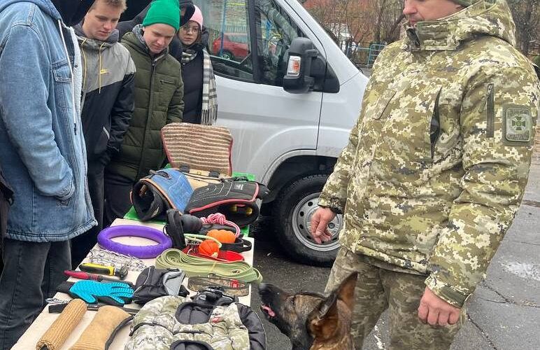 НАЦІЯ ГЕРОЇВ. МІСЯЧНИК ВІЙСЬКОВО-ПАТРІОТИЧНОГО ВИХОВАННЯ У ХМЕЛЬНИЦЬКОМУ