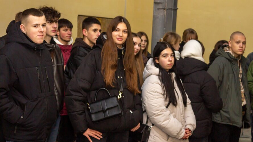 ХМЕЛЬНИЦЬКІ ОДИНАДЦЯТИКЛАСНИКИ ПОБУВАЛИ В НАЦІОНАЛЬНІЙ АКАДЕМІЇ ДЕРЖАВНОЇ ПРИКОРДОННОЇ СЛУЖБИ УКРАЇНИ