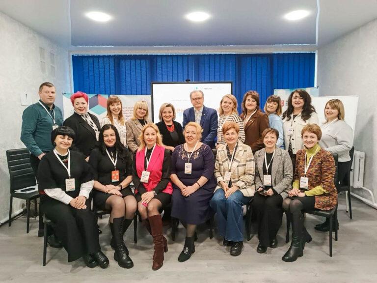 НАВЧАЮТЬСЯ КЕРІВНИКИ ОСВІТНЬОЇ ГАЛУЗІ