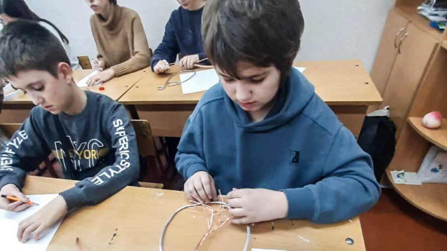 У ХМЕЛЬНИЦЬКОМУ ПРОХОДИТЬ МІСЯЧНИК ПЕДАГОГІЧНОЇ МАЙСТЕРНОСТІ «ДО ВЕРШИН ДОСКОНАЛОСТІ»