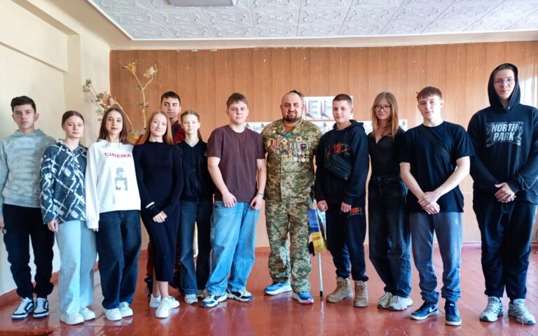 ДОБРОВОЛЬЦІ СЕРЕД НАС. УРОК МУЖНОСТІ ДЛЯ ЮНИХ ХМЕЛЬНИЧАН