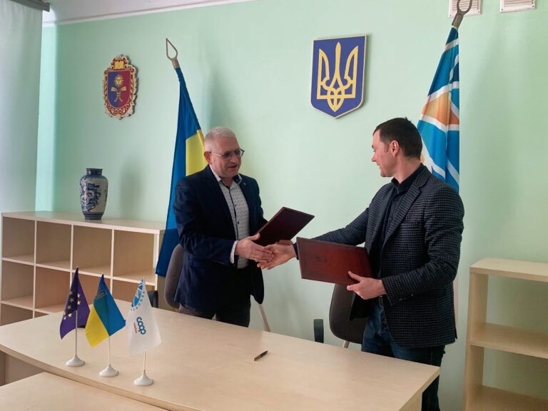 ОСВІТЯНИ ОБ’ЄДНУЮТЬ ЗУСИЛЛЯ