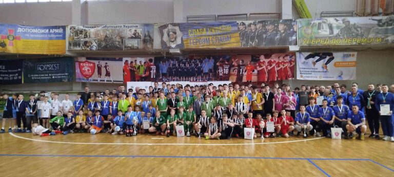 ШКІЛЬНА ФУТЗАЛЬНА ЛІГА ФІНІШУВАЛА. ПЕРЕМОЖЦІВ НАГОРОДИВ МІСЬКИЙ ГОЛОВА