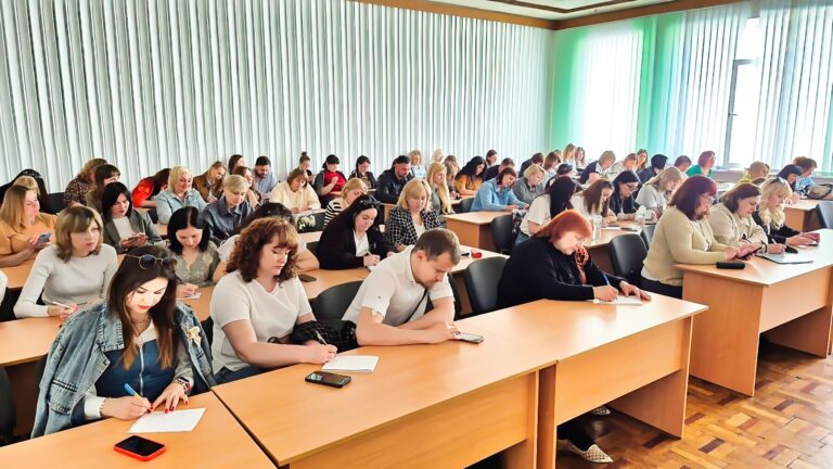 ПЕДАГОГИ ТА ПСИХОЛОГИ ГРОМАДИ ГОТУЮТЬСЯ ЗУСТРІТИ НОВІ ВИКЛИКИ