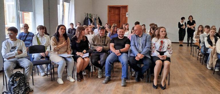 «ГЕРОЇ СЕРЕД НАС» — УРОКИ МУЖНОСТІ ДЛЯ ЮНИХ ХМЕЛЬНИЧАН