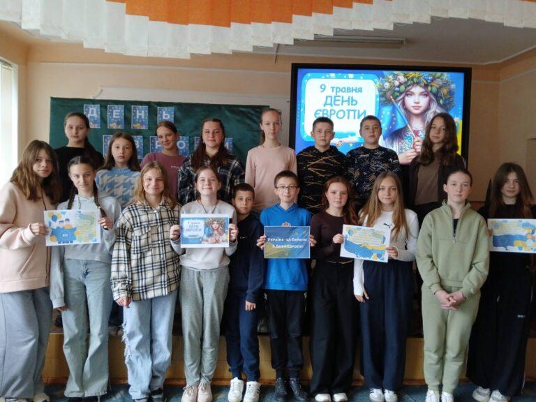 УЧНІ ХМЕЛЬНИЦЬКОЇ ГРОМАДИ ДОЛУЧИЛИСЯ ДО ВІДЗНАЧЕННЯ ДНЯ ЄВРОПИ