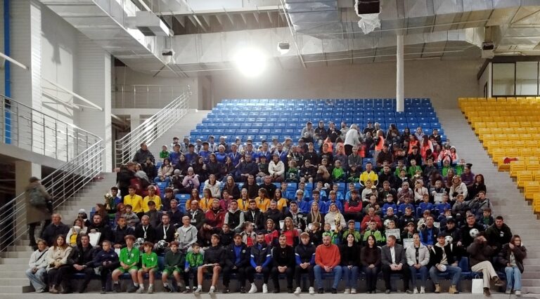 У ХМЕЛЬНИЦЬКОМУ НАГОРОДИЛИ ПЕРЕМОЖЦІВ ШКІЛЬНОЇ ЛІГИ З ФУТБОЛУ