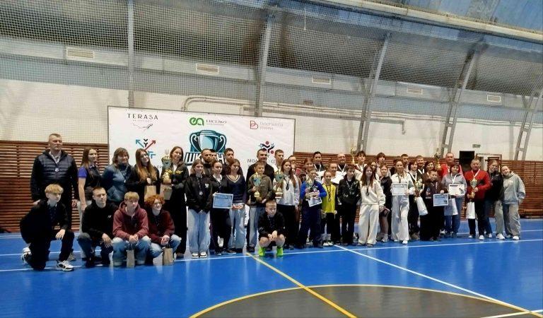 ЗАВЕРШИЛИСЬ ЗМАГАННЯ ШКІЛЬНОЇ ЛІГИ З НАСТІЛЬНОГО ТЕНІСУ. МІСЬКИЙ ГОЛОВА НАГОРОДИВ КРАЩИХ СПОРТСМЕНІВ