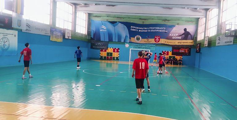 СТАРТУВАЛА ШКІЛЬНА ФУТЗАЛЬНА ЛІГА. ПОНАД 700 ЮНИХ СПОРТСМЕНІВ ЗМАГАЮТЬСЯ ЗА ЧЕМПІОНСЬКИЙ ТИТУЛ