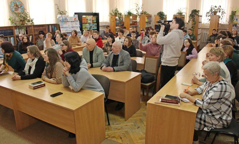 ІСТОРІЯ ЯК ЗБРОЯ. ХМЕЛЬНИЧАНИ ПОСПІЛКУВАЛИСЯ ІЗ ВАХТАНГОМ КІПІАНІ