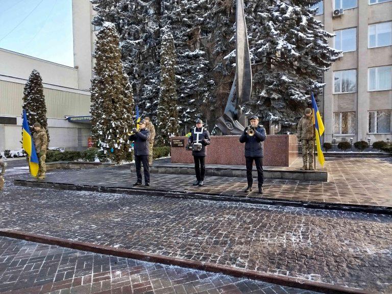 ХМЕЛЬНИЦЬКИЙ ВШАНОВУЄ ГЕРОЇВ НЕБЕСНОЇ СОТНІ