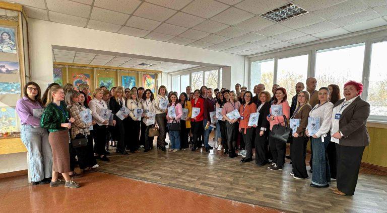 У ХМЕЛЬНИЦЬКІЙ ГРОМАДІ ФОРМУЮТЬ МАЙБУТНІХ ЛІДЕРІВ ОСВІТИ