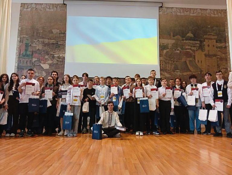 ХІМІЯ УСПІХУ: ПРИЗОВІ МІСЦЯ ХМЕЛЬНИЦЬКИХ ШКОЛЯРІВ