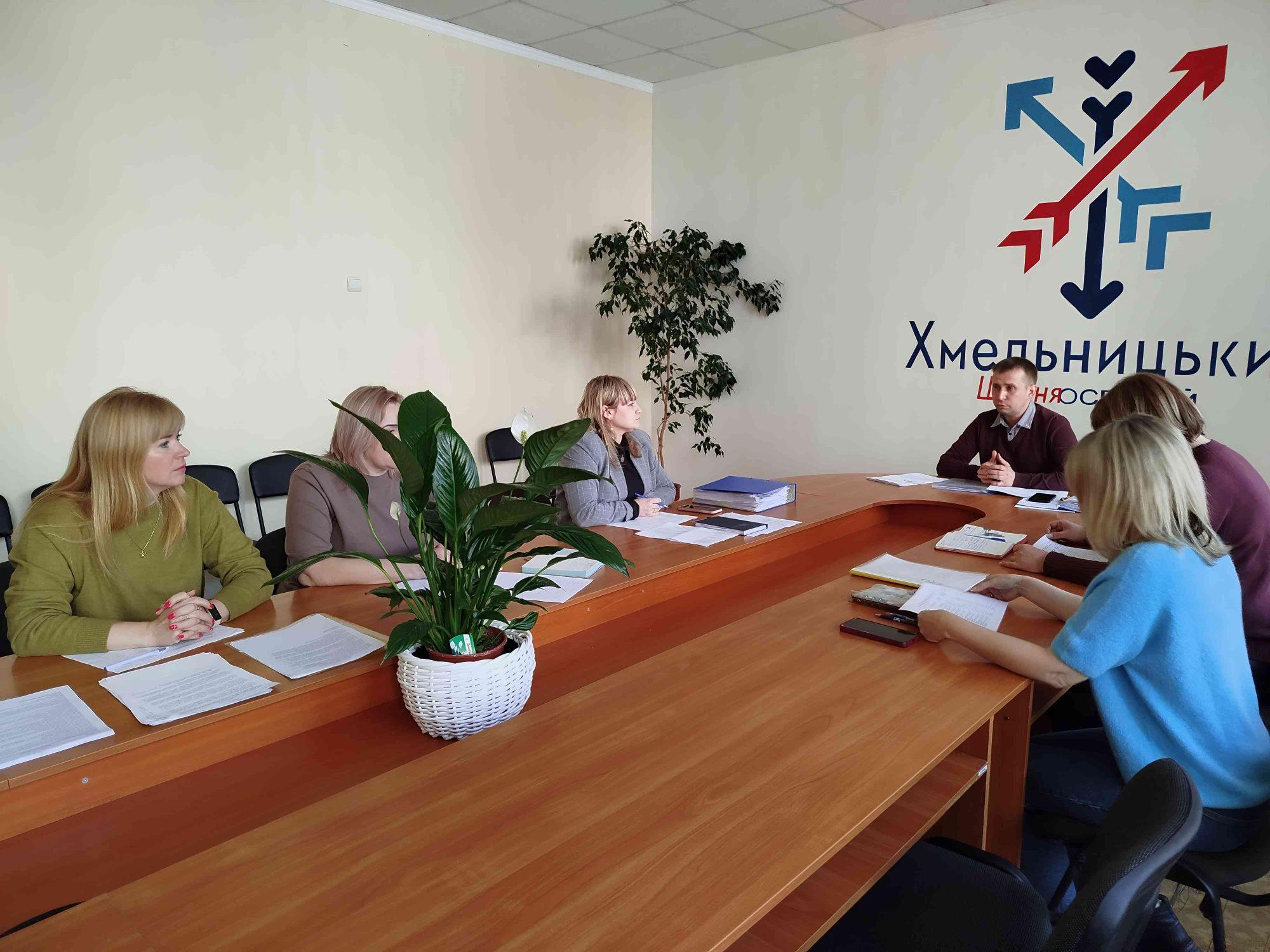 У ХМЕЛЬНИЦЬКОМУ ФОРМУЮТЬ НОВЕ ПОКОЛІННЯ ОСВІТНІХ ЛІДЕРІВ