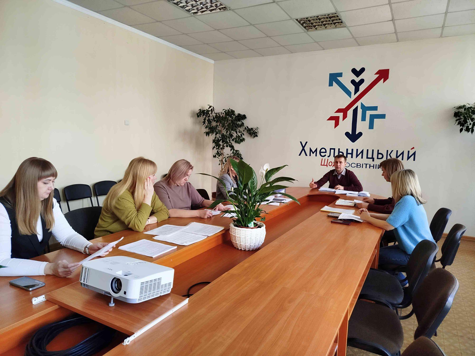У ХМЕЛЬНИЦЬКОМУ ФОРМУЮТЬ НОВЕ ПОКОЛІННЯ ОСВІТНІХ ЛІДЕРІВ