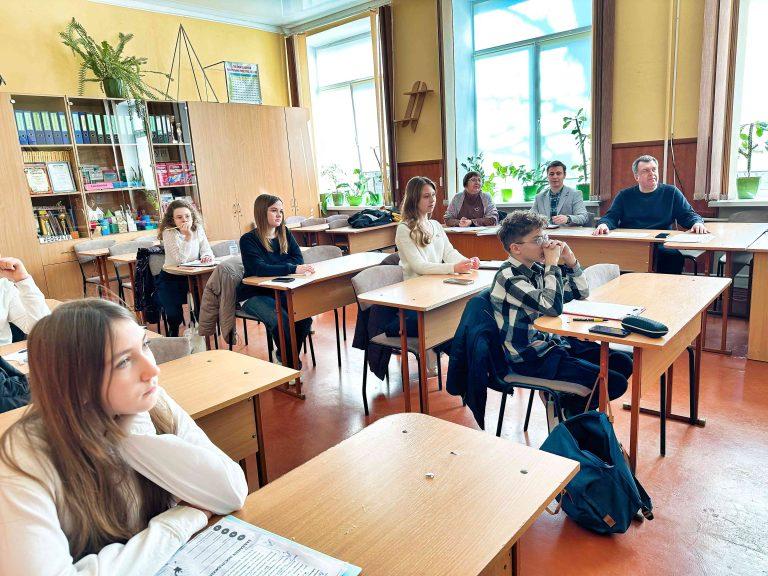 ПЕРШІ КРОКИ ДО ВЕЛИКИХ ВІДКРИТТІВ. У ХМЕЛЬНИЦЬКОМУ ВІДБУВСЯ КОНКУРС ЮНИХ ДОСЛІДНИКІВ