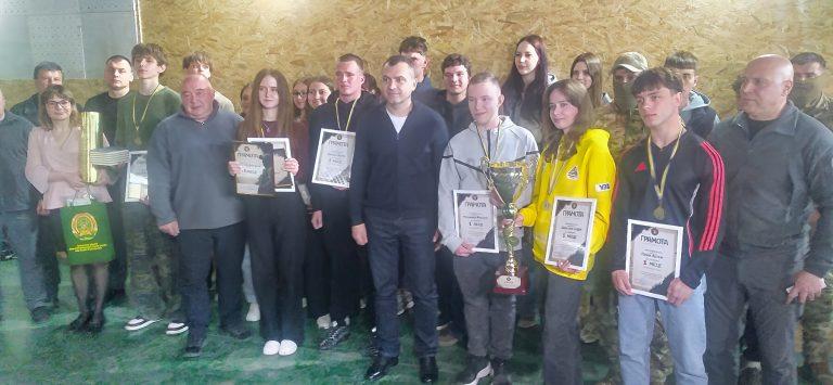 ЗАВЕРШИЛИСЯ ТЕМАТИЧНІ ЗМАГАЛЬНІ ЗБОРИ З ВИПУСКНИКАМИ. МІСЬКИЙ ГОЛОВА НАГОРОДИВ ПЕРЕМОЖЦІВ